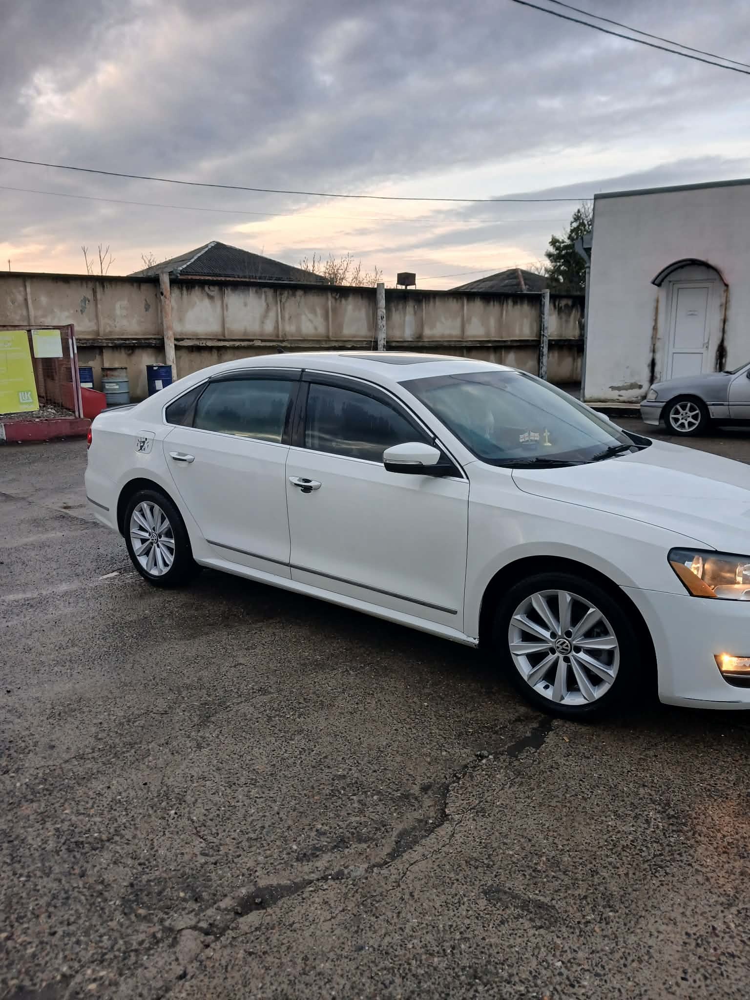 Volkswagen Passat 2013 — photo 2