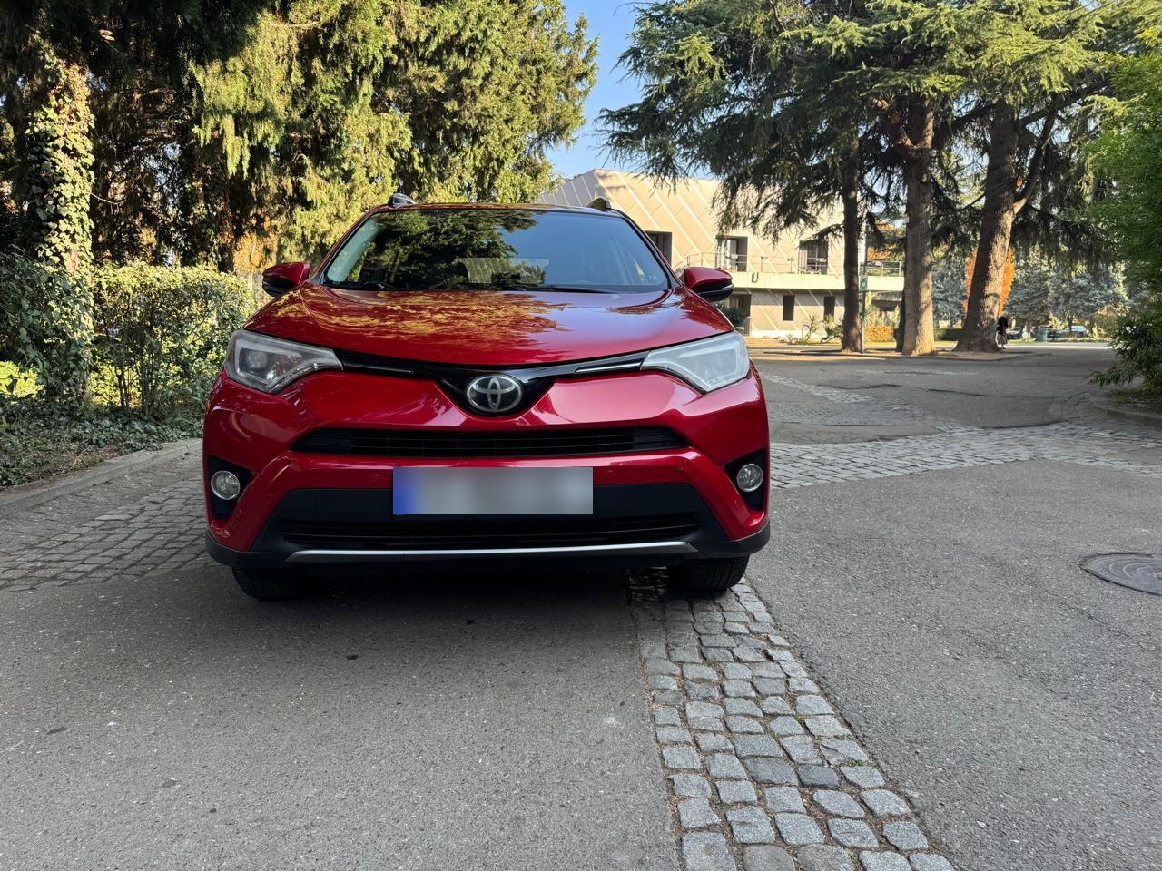 Toyota RAV4 2018 — photo 2