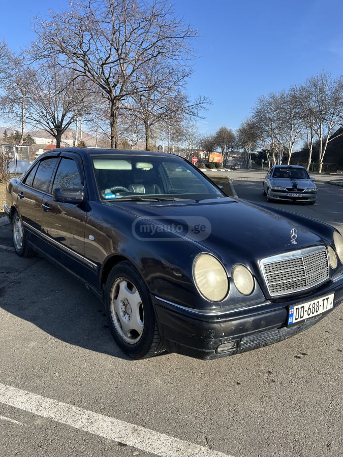 Mercedes-Benz E 200