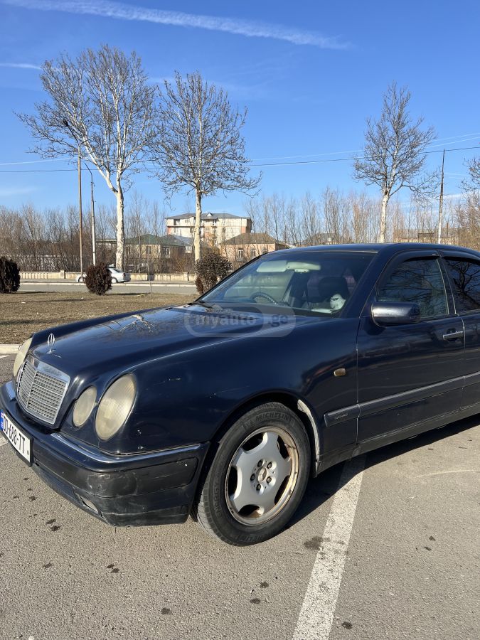 Mercedes-Benz E 200 1997 — photo 2