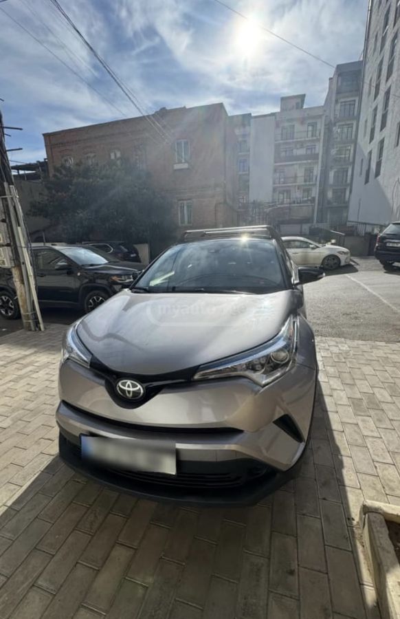 Toyota C-HR 2019 — photo 2