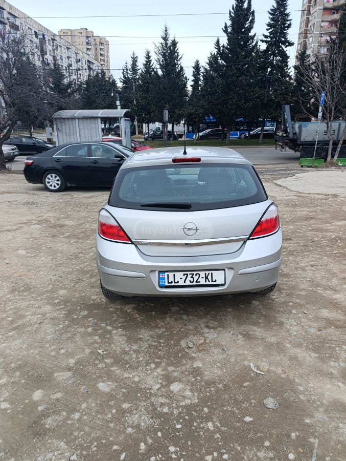 Opel Astra 2004 — photo 2