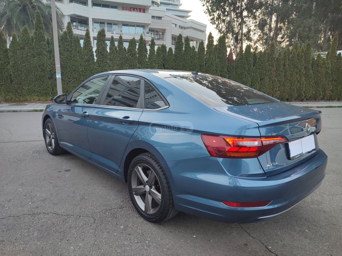 Volkswagen Jetta 2019 — photo 2
