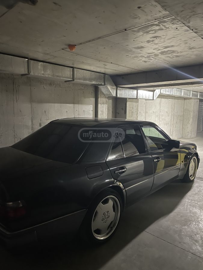 Mercedes-Benz E 500 1993 — photo 2
