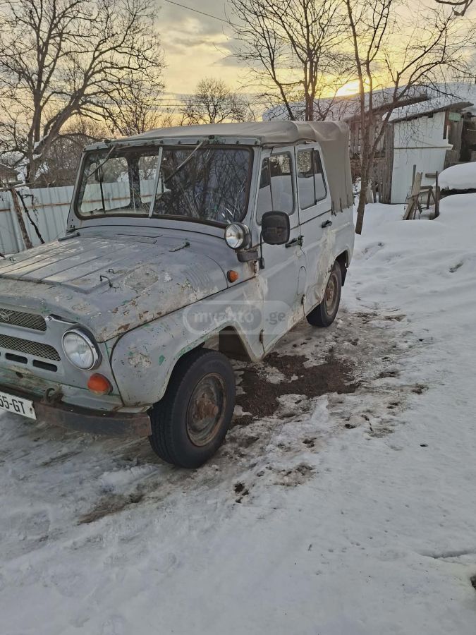 UAZ 469 1999 — photo 2
