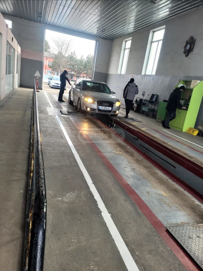 Audi A4 2005 — photo 2