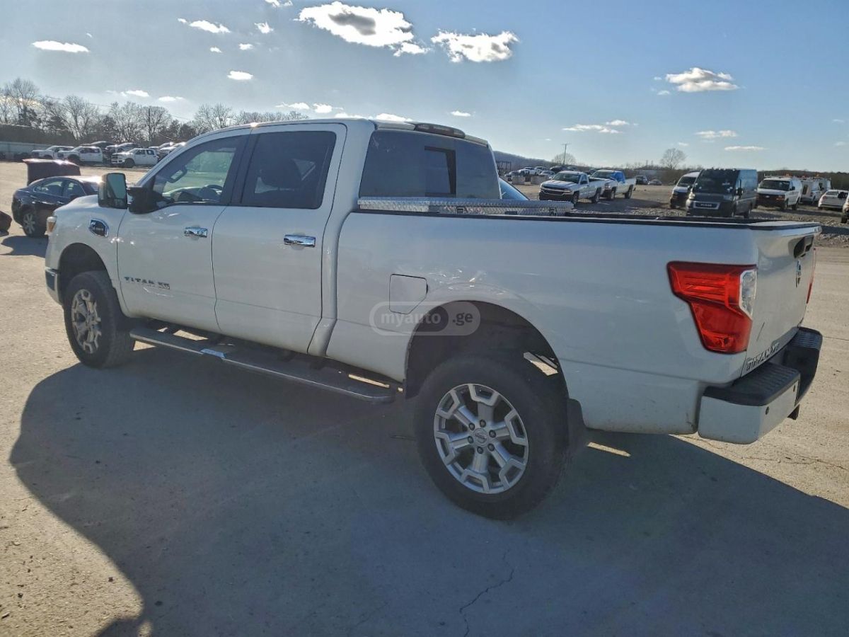 Nissan Titan 2016 — photo 2