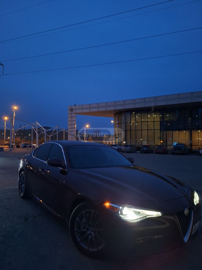 Alfa Romeo Giulia 2018 — photo 2