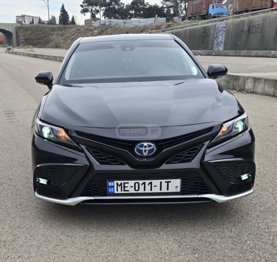 Toyota Camry 2023 — photo 2