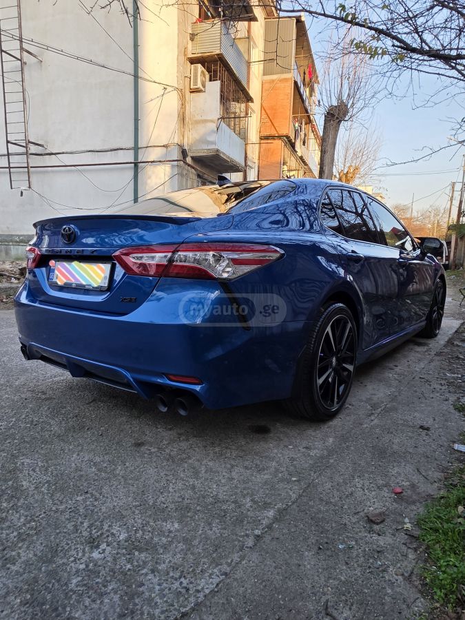 Toyota Camry 2020 — photo 2
