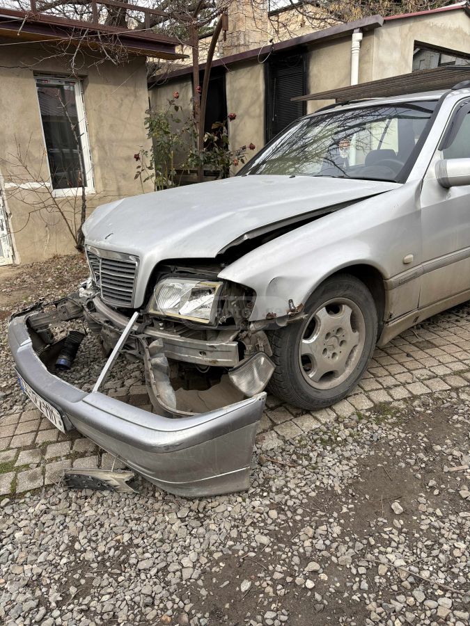 Mercedes-Benz C 220 1999 — photo 2