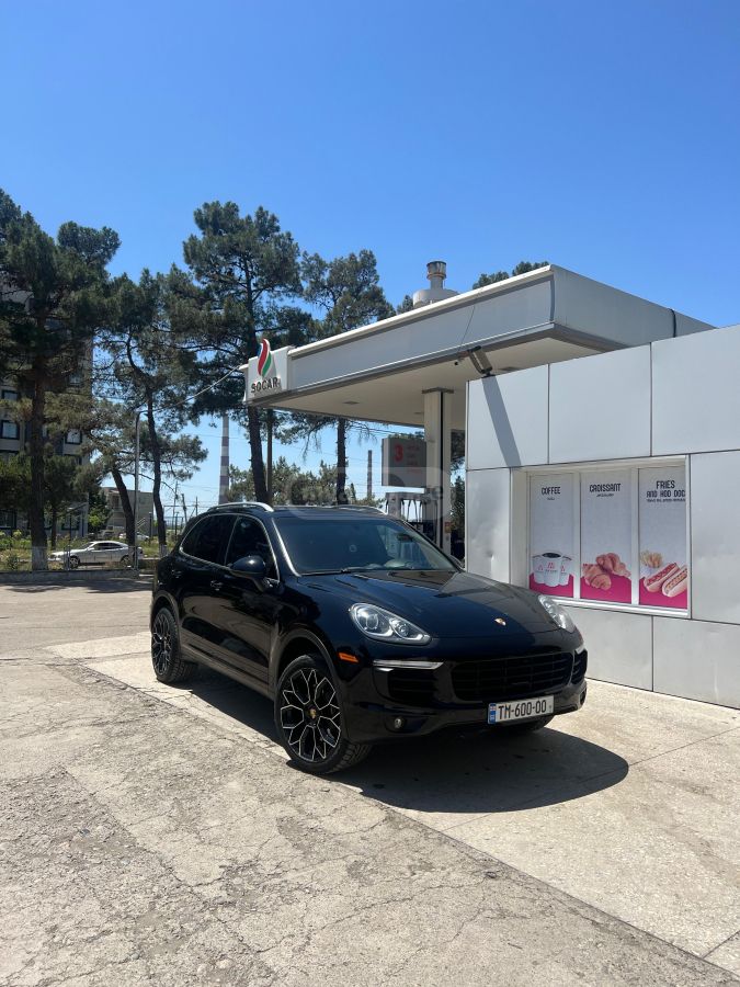 Porsche Cayenne 2017 — photo 2