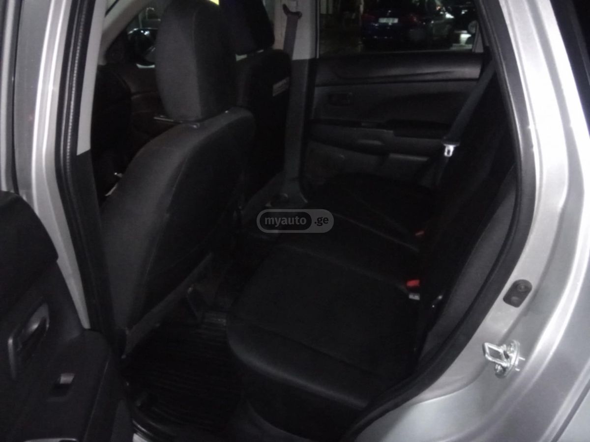 Mitsubishi Outlander 2015 — photo 2
