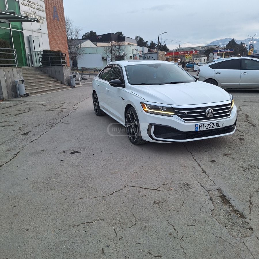 Volkswagen Passat 2020 — photo 2