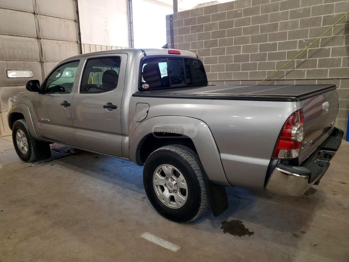 Toyota Tacoma 2015 — photo 2