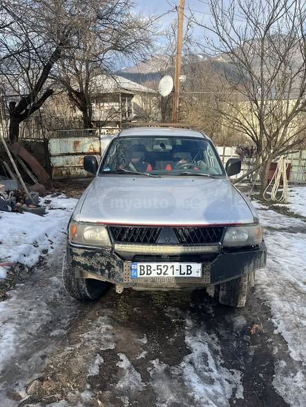 Mitsubishi Montero Sport 2002 — photo 2