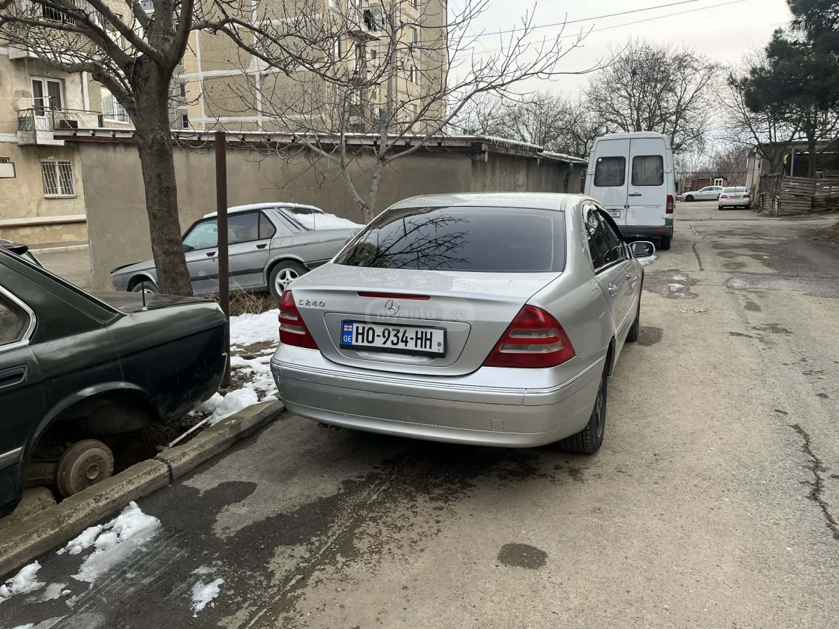 Mercedes-Benz C 240 2001 — photo 2