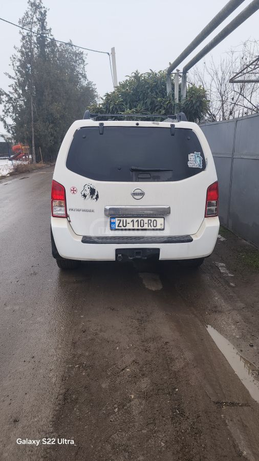 Nissan Pathfinder 2005 — photo 2