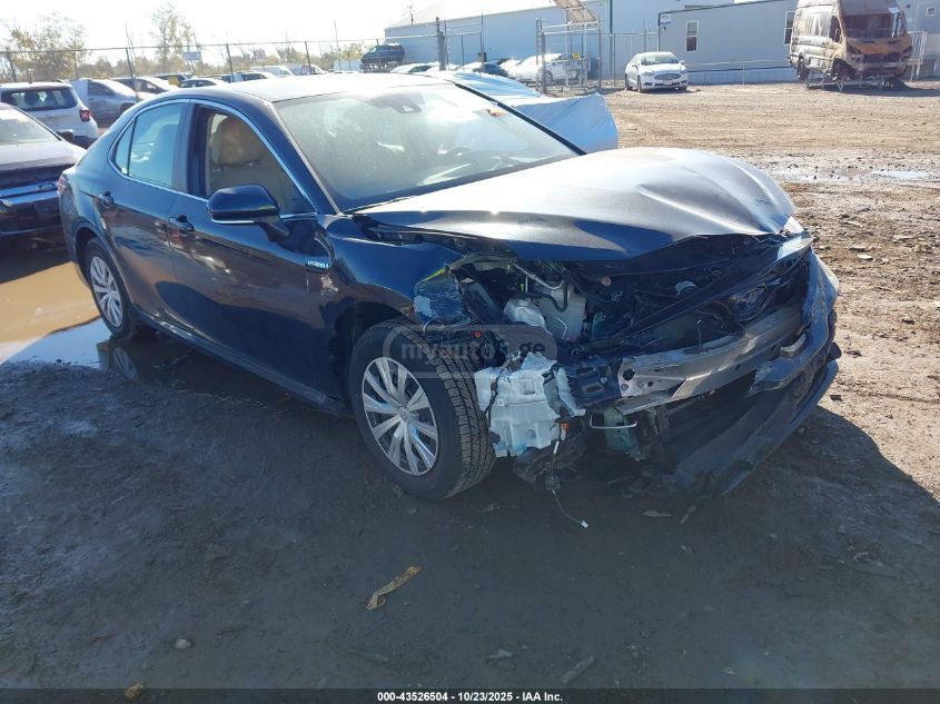 Toyota Camry 2020 — photo 2