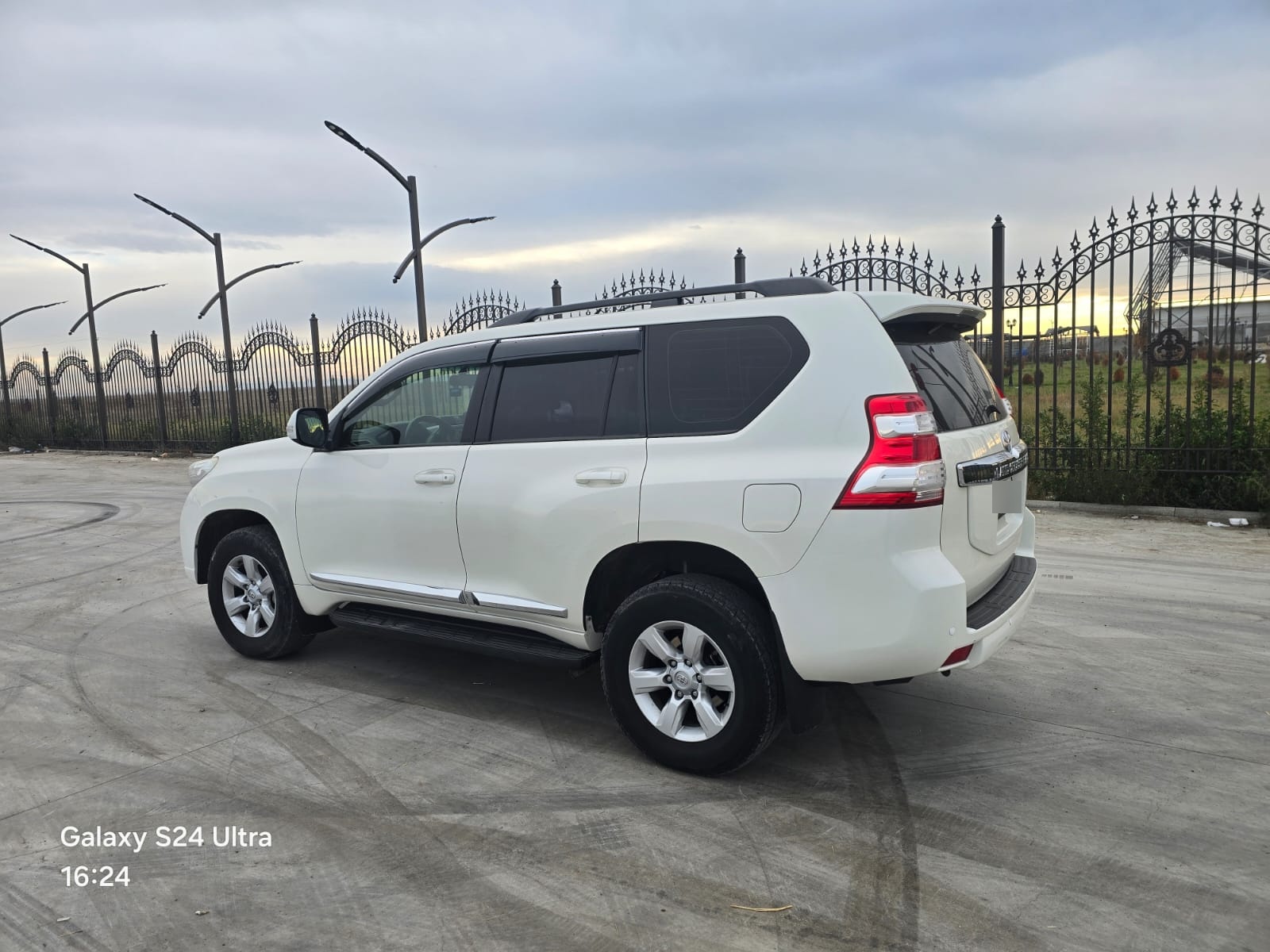 Toyota Land Cruiser Prado 2014 — photo 2