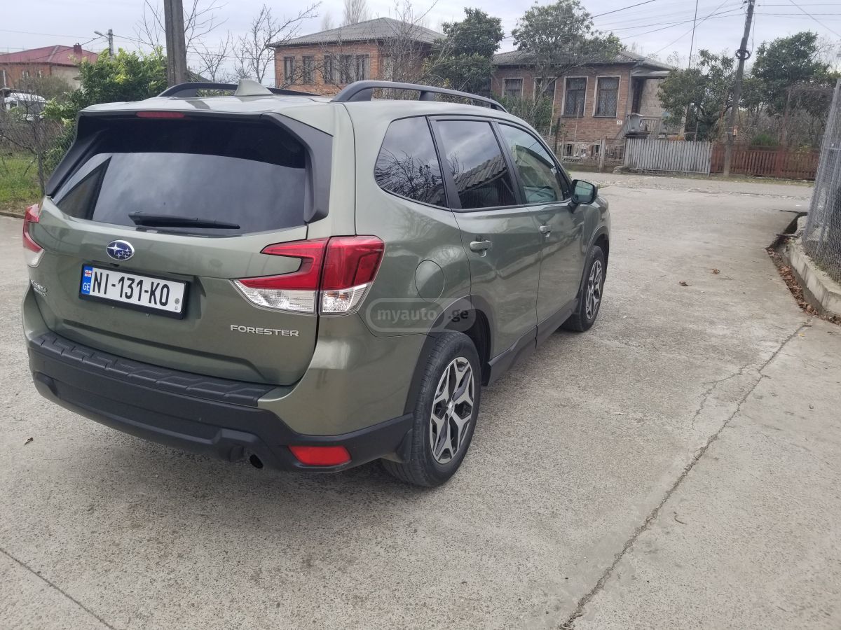 Subaru Forester 2019 — photo 2
