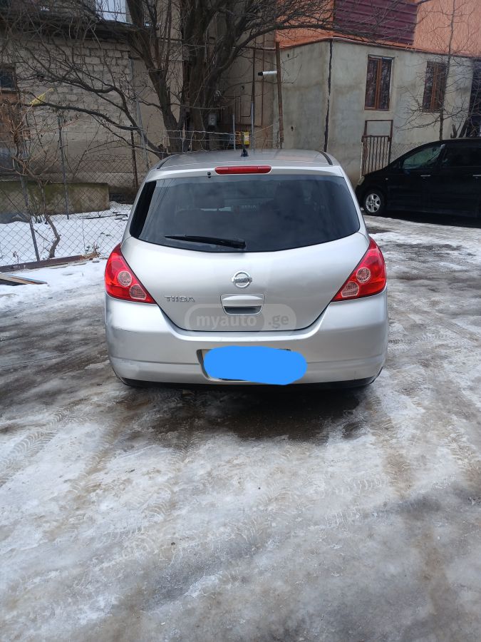 Nissan Tiida 2004 — photo 2