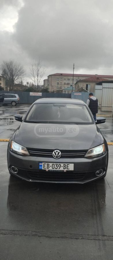 Volkswagen Jetta 2011 — photo 2