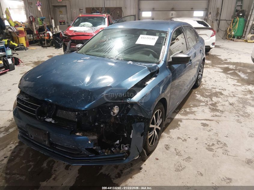 Volkswagen Jetta 2016 — photo 2