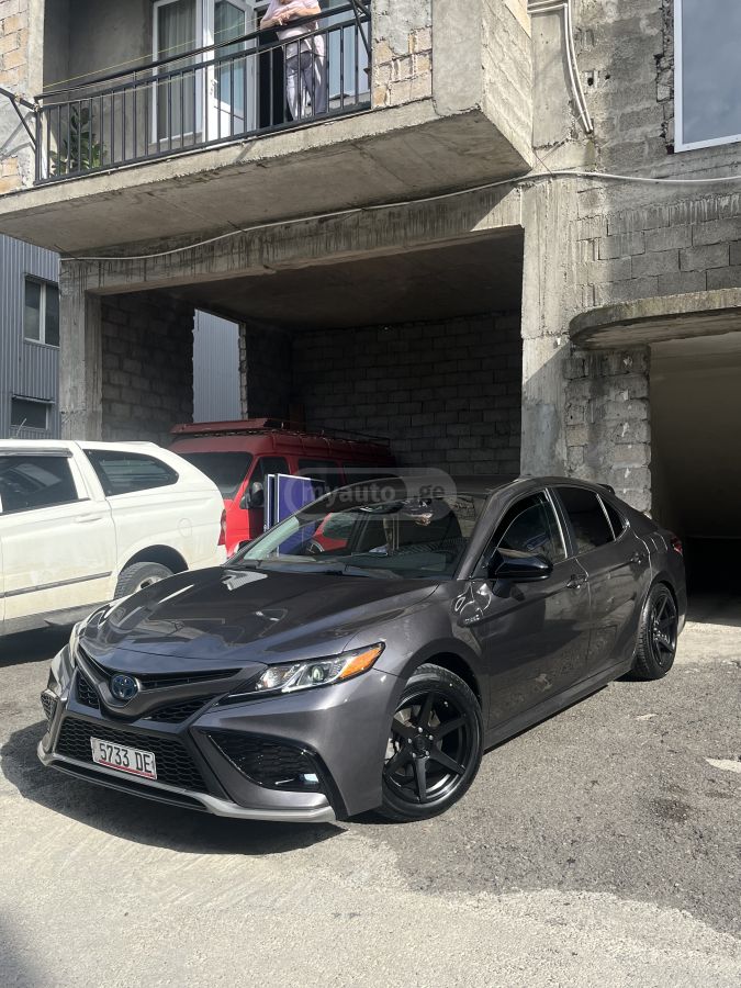 Toyota Camry 2021 — photo 2