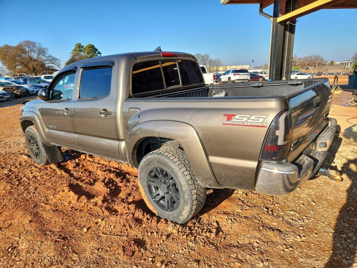 Toyota Tacoma 2015 — photo 2