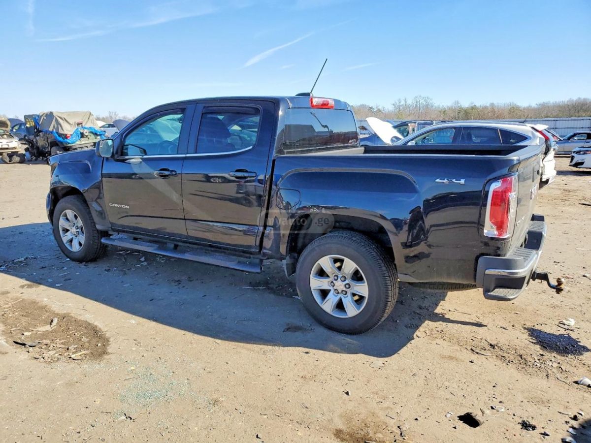 GMC Yukon 2015 — photo 2