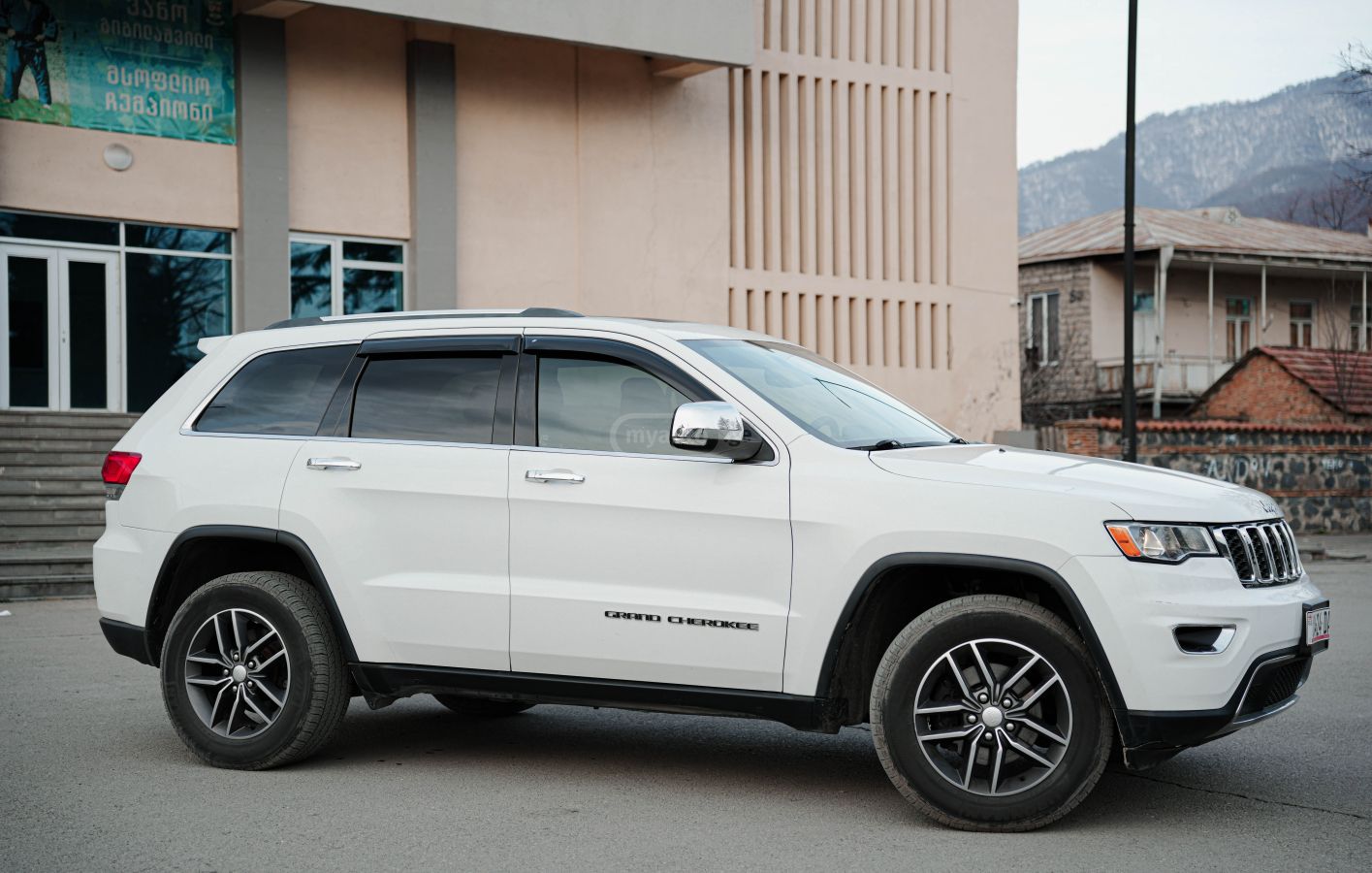 Jeep Grand Cherokee 2018 — photo 2
