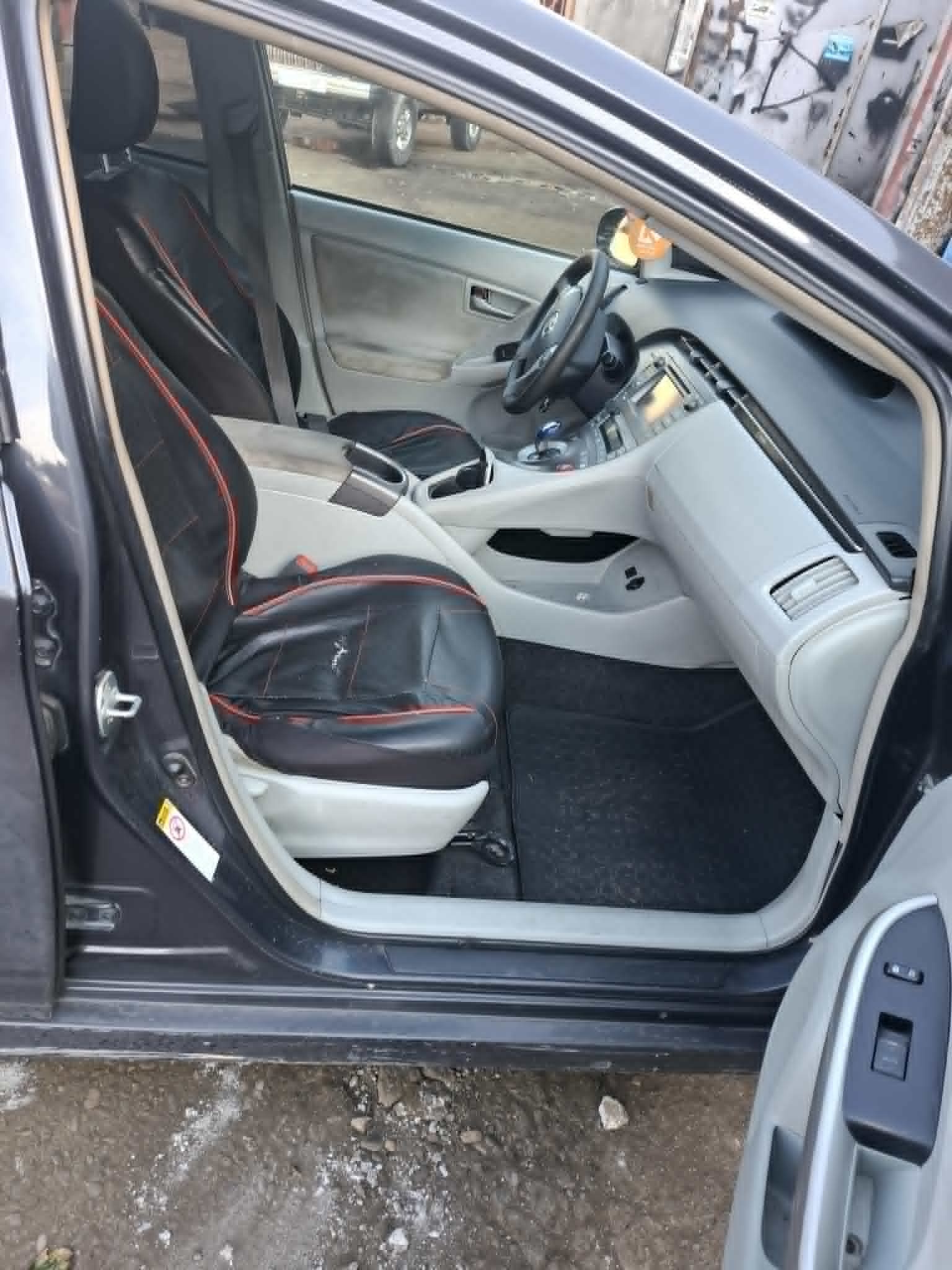 Toyota Prius 2015 — photo 2