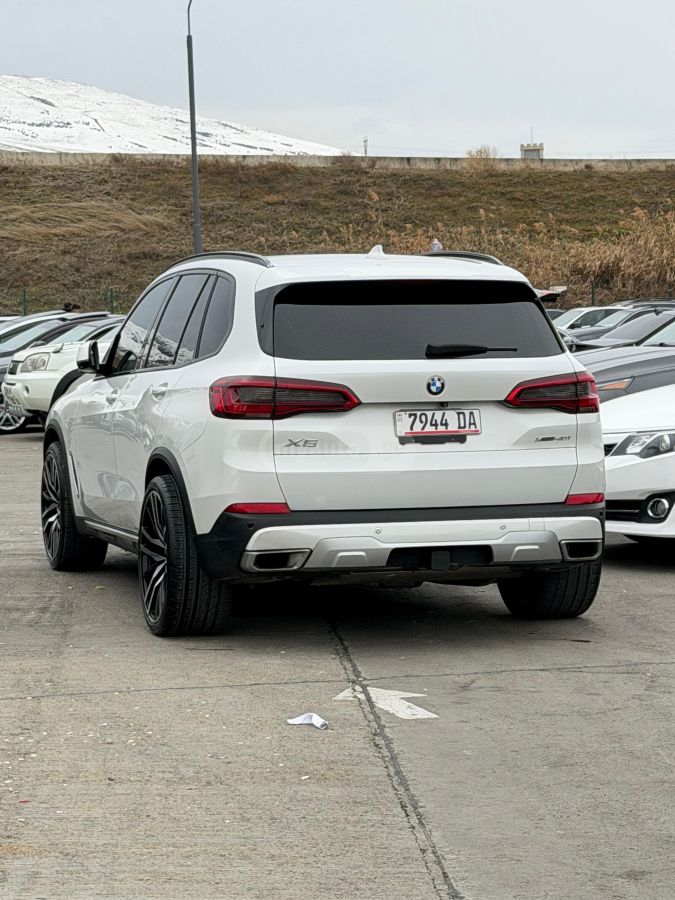 BMW X5 2018 — photo 2