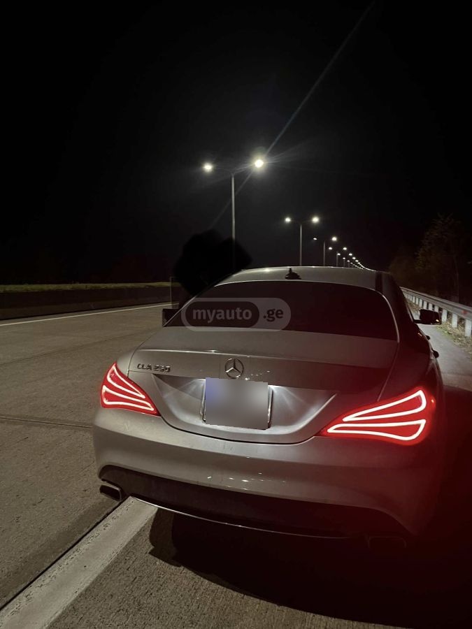 Mercedes-Benz GLA 250
