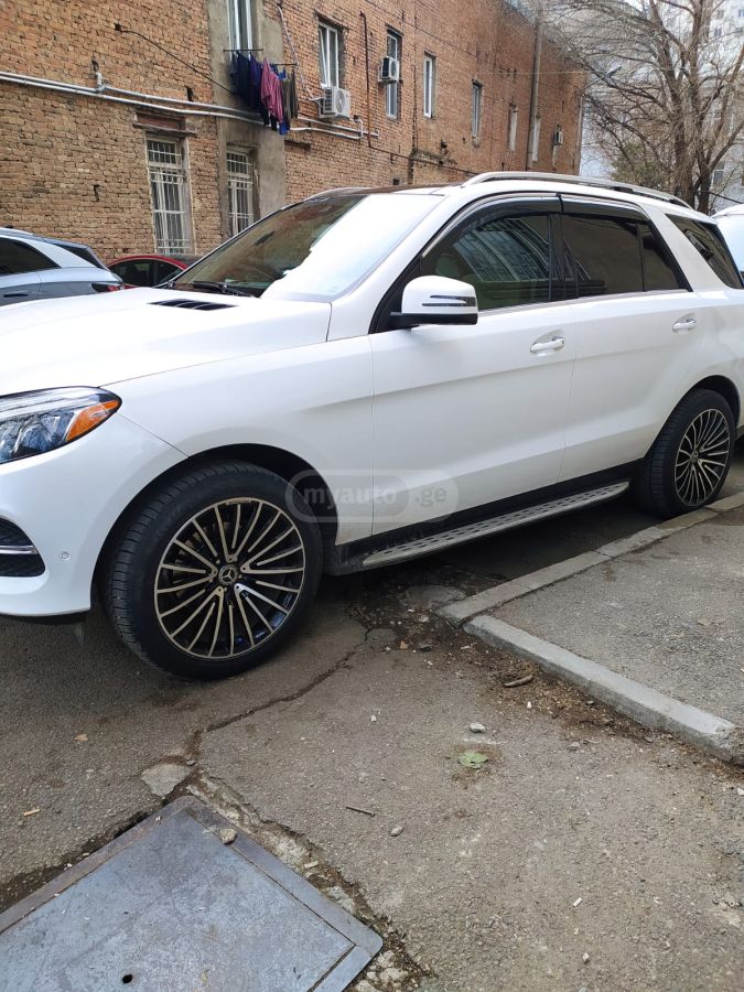 Mercedes-Benz GLE 350 2016 — photo 2