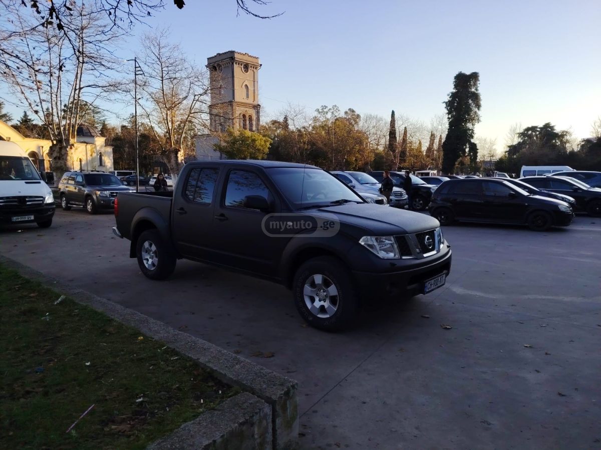 Nissan Navara 2011 — photo 2