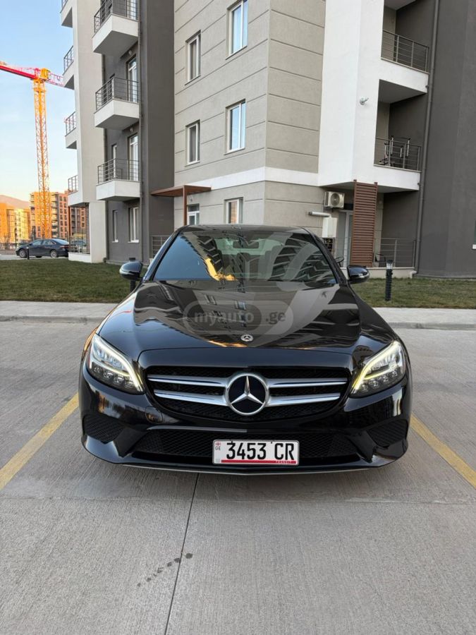 Mercedes-Benz C 300 2019 — photo 2