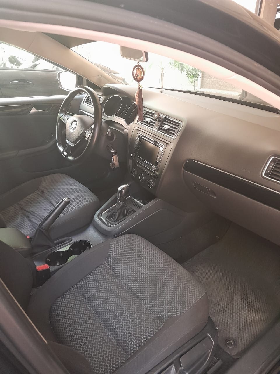 Volkswagen Jetta 2015 — photo 2