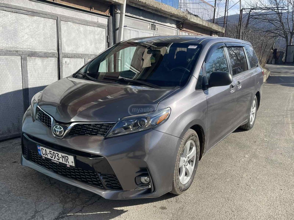 Toyota Sienna 2015 — photo 2