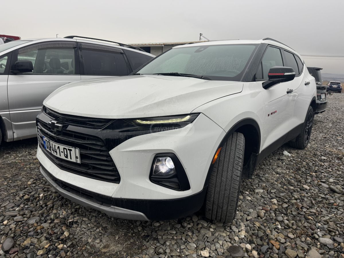 Chevrolet Blazer 2021 — photo 2