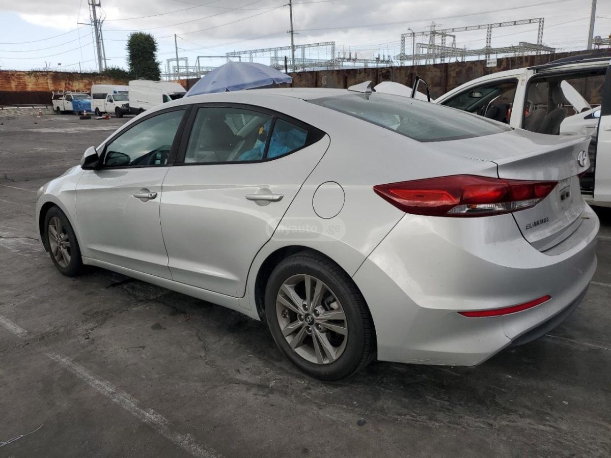 Hyundai Elantra 2018 — photo 2