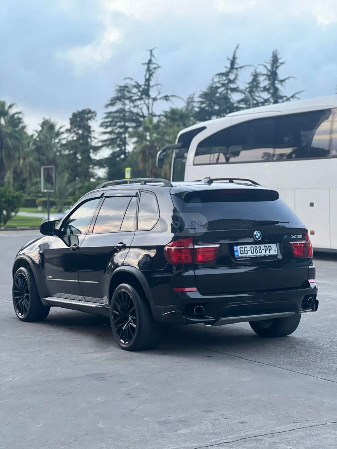 BMW X5 2011 — photo 2