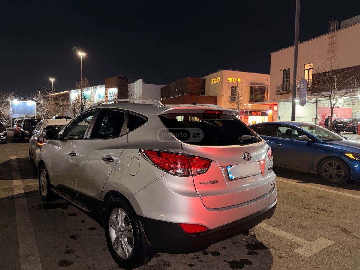 Hyundai Tucson 2010 — photo 2