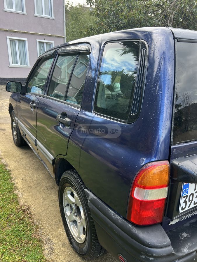 Chevrolet Tracker 2001 — photo 2