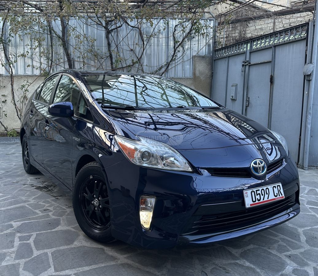 Toyota Prius 2015 — photo 2