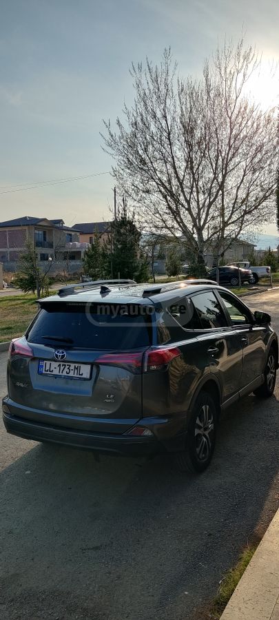 Toyota RAV 4 2018 — photo 2