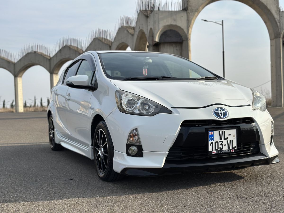 Toyota Aqua 2012 — photo 2