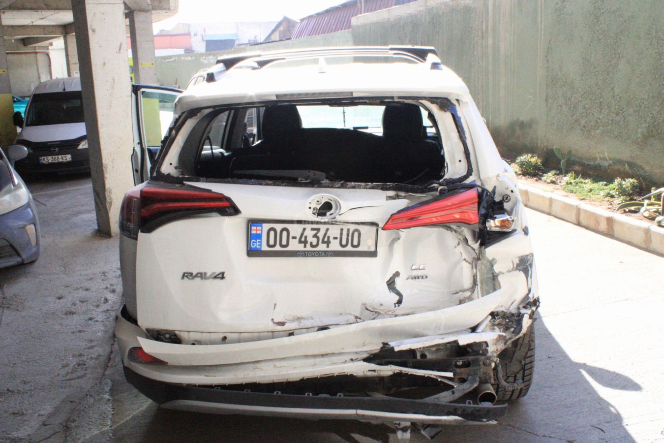 Toyota RAV4 2016 — photo 2