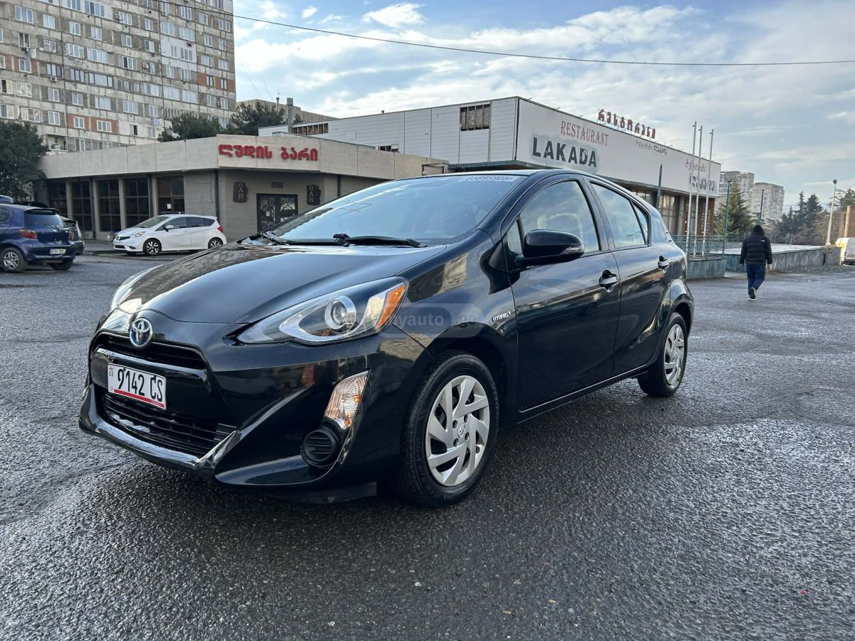 Toyota Prius C 2015 — photo 2